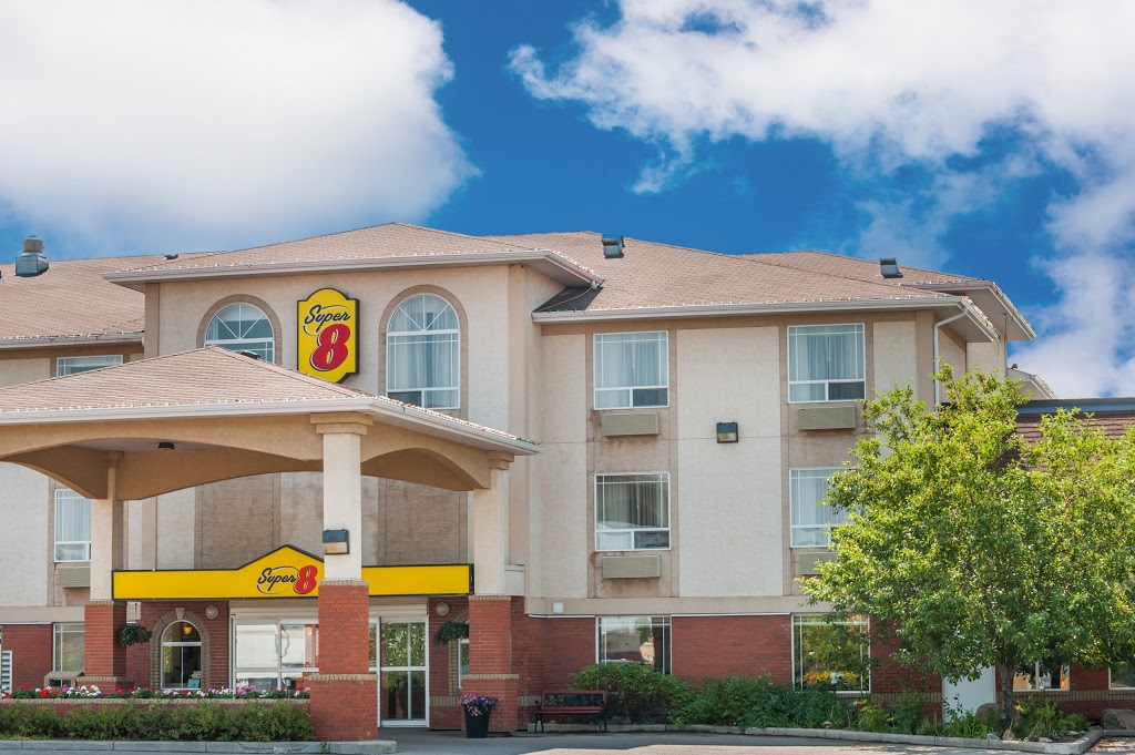 Super 8 by Wyndham High River AB | 1601 13 Ave SE, High River, AB T1V 2B1, Canada | Phone: (403) 652-4448