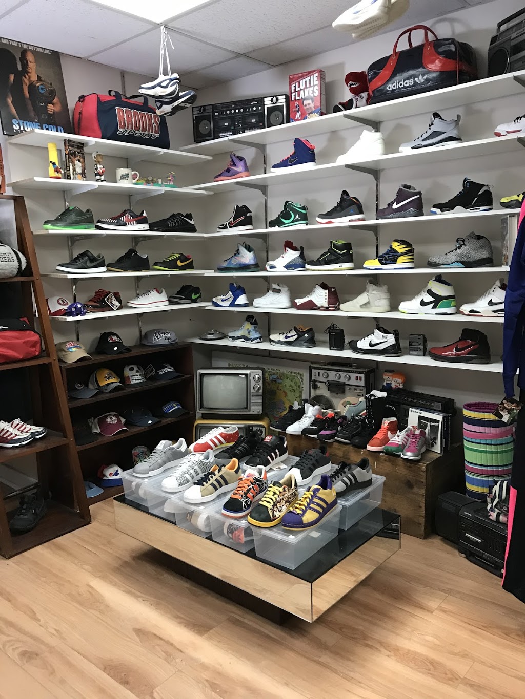 TrickyInc | 2V4, 77 Donegani Ave, Pointe-Claire, QC H9R 2W1, Canada | Phone: (514) 501-7015