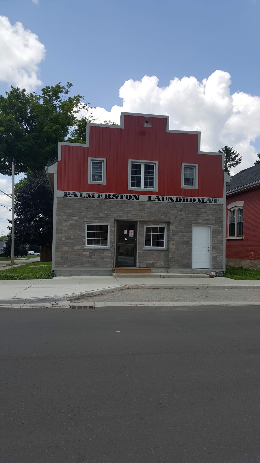 Palmerston Laundromat | 165 James St, Palmerston, ON N0G 2P0, Canada | Phone: (519) 572-0362