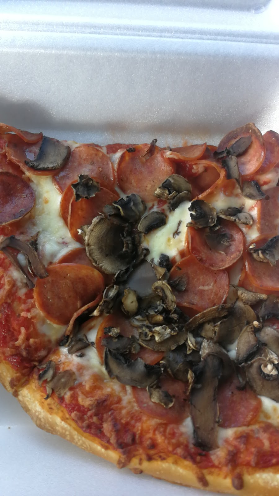 Julius Pizza | 600 Ontario, St. Catharines, ON L2N 7H8, Canada | Phone: (905) 935-7971