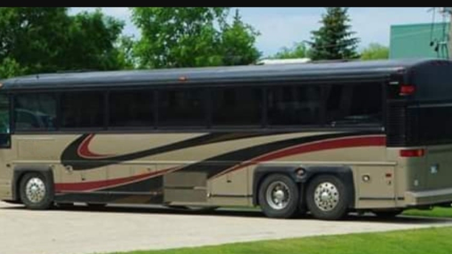 Lincolns & Longhorns Inc. Charter & Tours | 59133 PTH 12 BX 26, Anola, MB R0E 0A0, Canada | Phone: (204) 914-3770