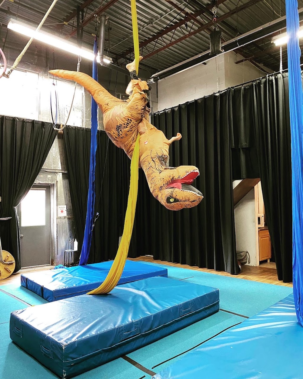 A2D2 Cirque Centre Inc | 1095 Strathy Ave #20, Mississauga, ON L5E 2K1, Canada | Phone: (905) 990-8999