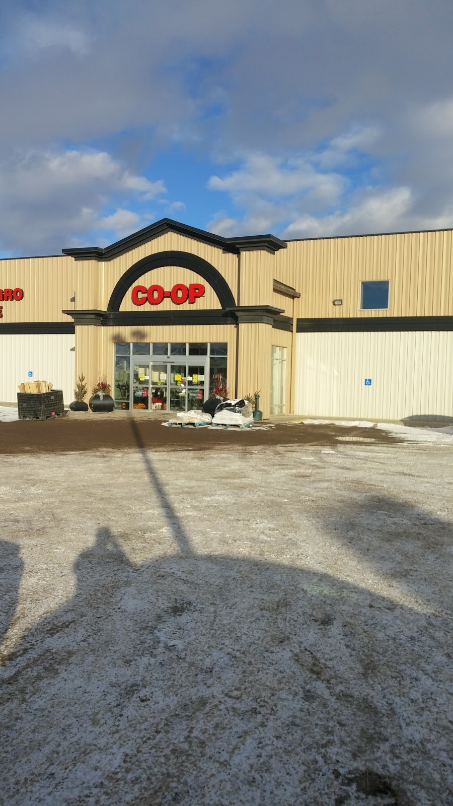 Central Alberta Co-op, Innisfail Farm & Home Centre | 5008 44 Ave #1, Innisfail, AB T4G 1P7, Canada | Phone: (403) 227-4999