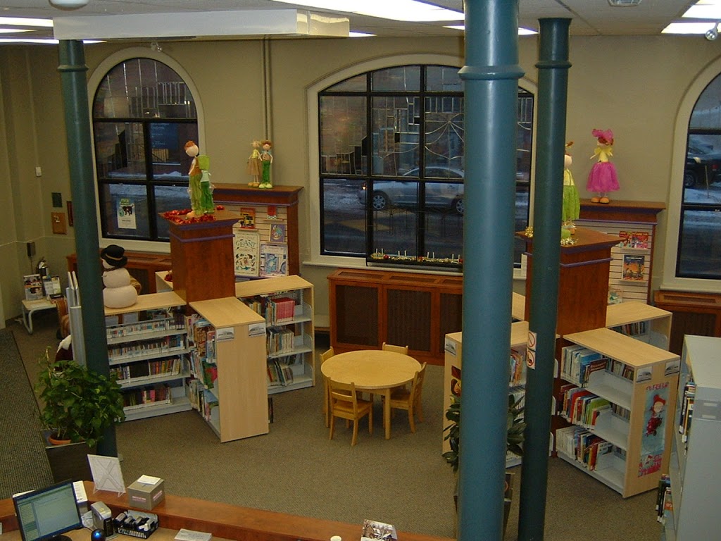 Bibliotheque Françoise-Maurice de Coaticook | 34 Rue Main E, Coaticook, QC J1A 1N2, Canada | Phone: (819) 849-4013