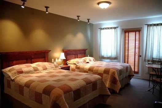 Auberge La Courtepointe | 8 Rue Racine, Petite-Rivière-Saint-François, QC G0A 2L0, Canada | Phone: (418) 632-5858