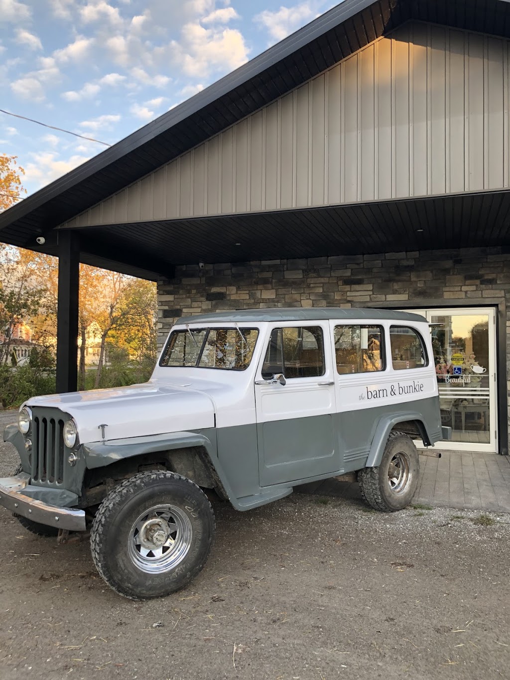 Barn and Bunkie | 41 Lindsay St, Fenelon Falls, ON K0M 1N0, Canada | Phone: (705) 887-0304