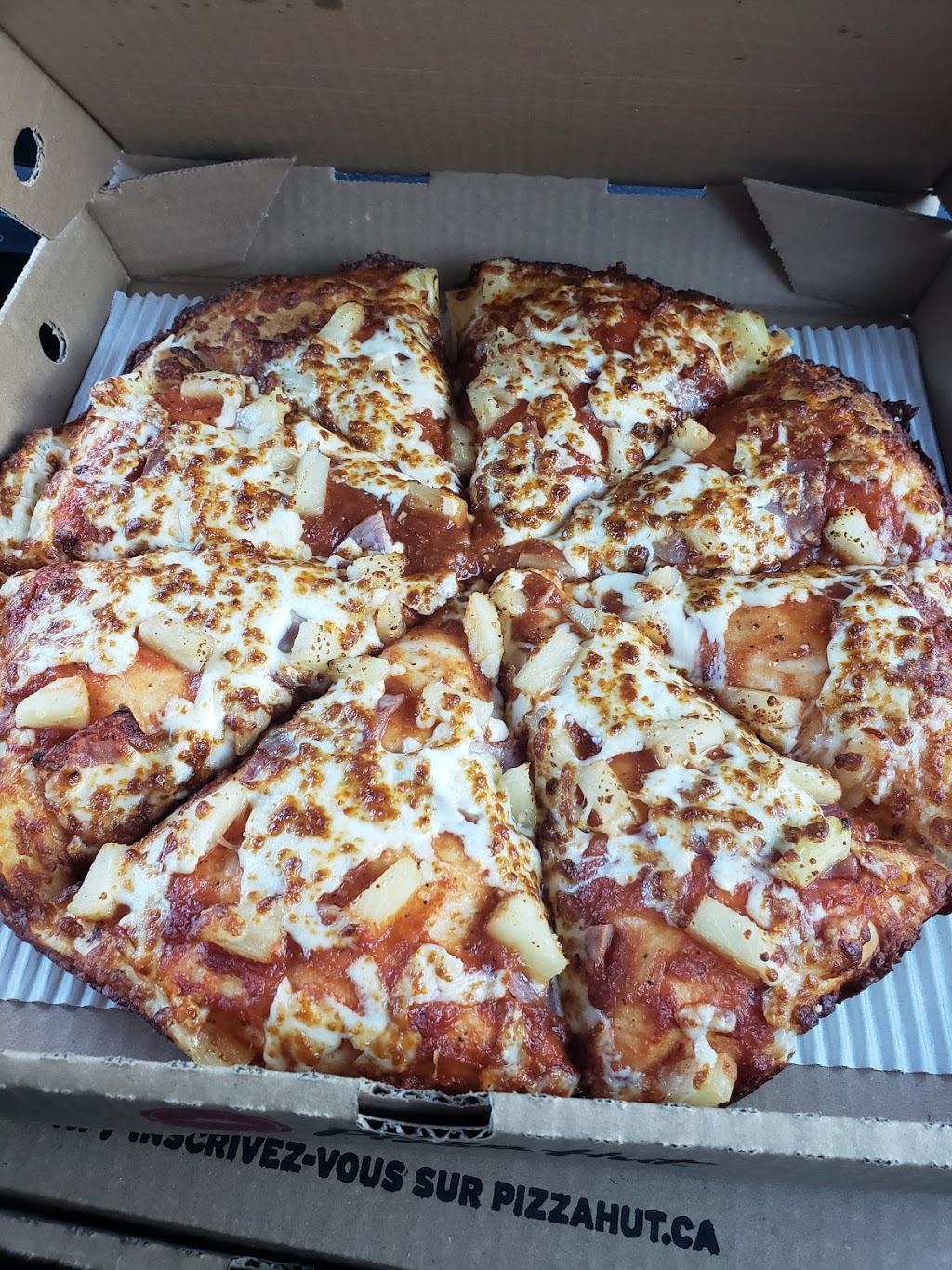 Pizza Hut | 4020 50 St NW, Edmonton, AB T6L 5N3, Canada | Phone: (780) 310-1010