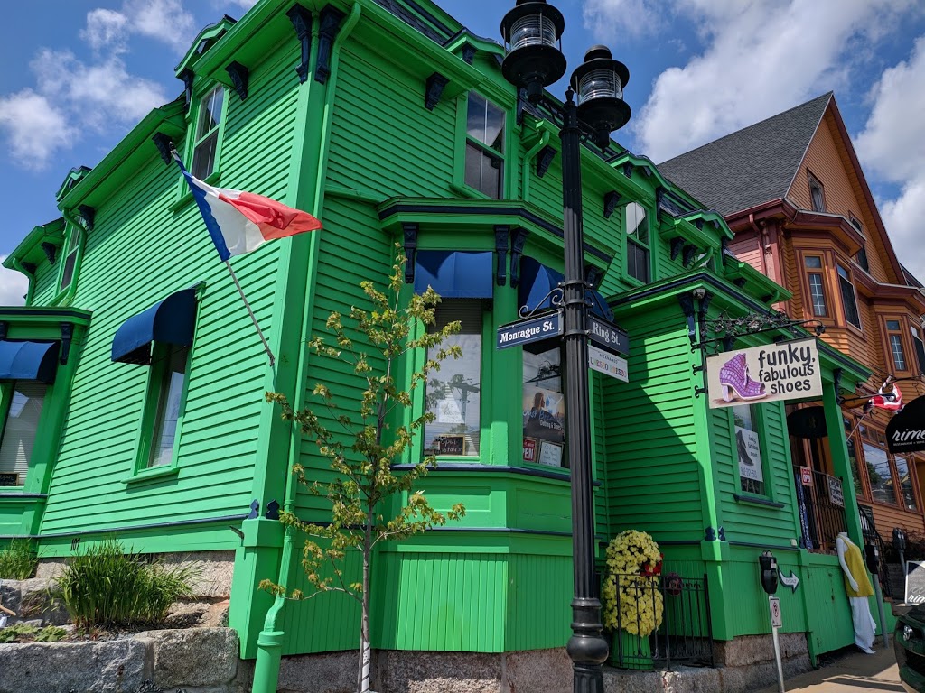 The Dockside | 84 Montague St, Lunenburg, NS B0J 2C0, Canada | Phone: (902) 634-3005