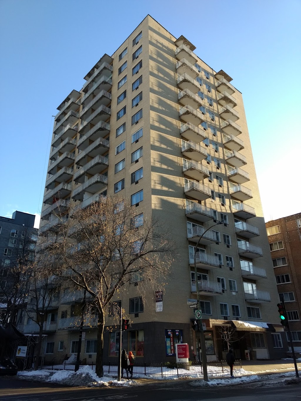 Tour DAuteuil | 2150 Boul. de Maisonneuve Ouest, Montréal, QC H3H 1L2, Canada | Phone: (514) 938-3886