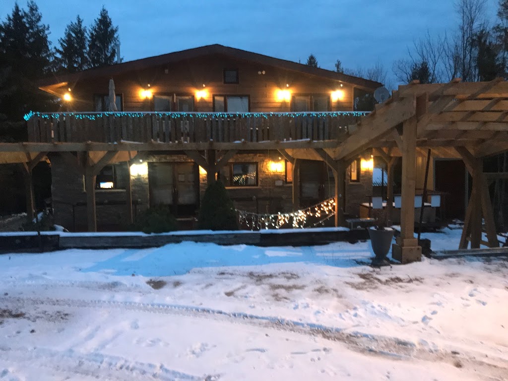 Bowering Lodge / Guest House | 608069, 12th Side Rd, The Blue Mountains, ON N0H 2P0, Canada | Phone: (705) 888-2551