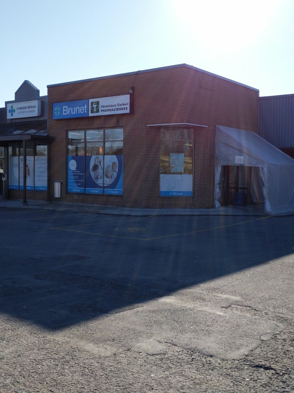 Brunet - C. Bertrand et K. Tourigny pharmaciennes propriétaires  | 40 Boulevard Marie-Victorin, Delson, QC J5B 1A9, Canada | Phone: (450) 638-5555