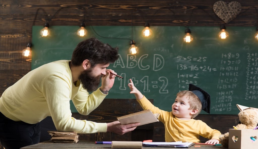 Aide à la jeune famille envers le numérique | 208 Rue Françoise-Garnier, Québec, QC G1E 0J1, Canada | Phone: (418) 254-0693