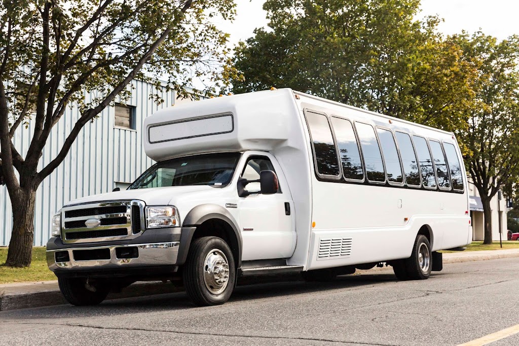 Autobus Limo | 8500 Chem. Delmeade, Mont-Royal, QC H4T 1L6, Canada | Phone: (514) 363-6035