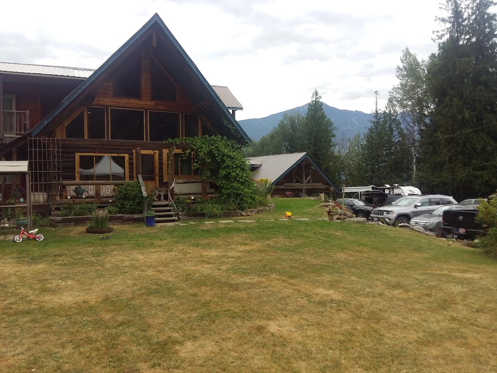 MacPherson Lodge | 2135 Clough Rd, Revelstoke, BC V0E 2S0, Canada | Phone: (250) 837-7041