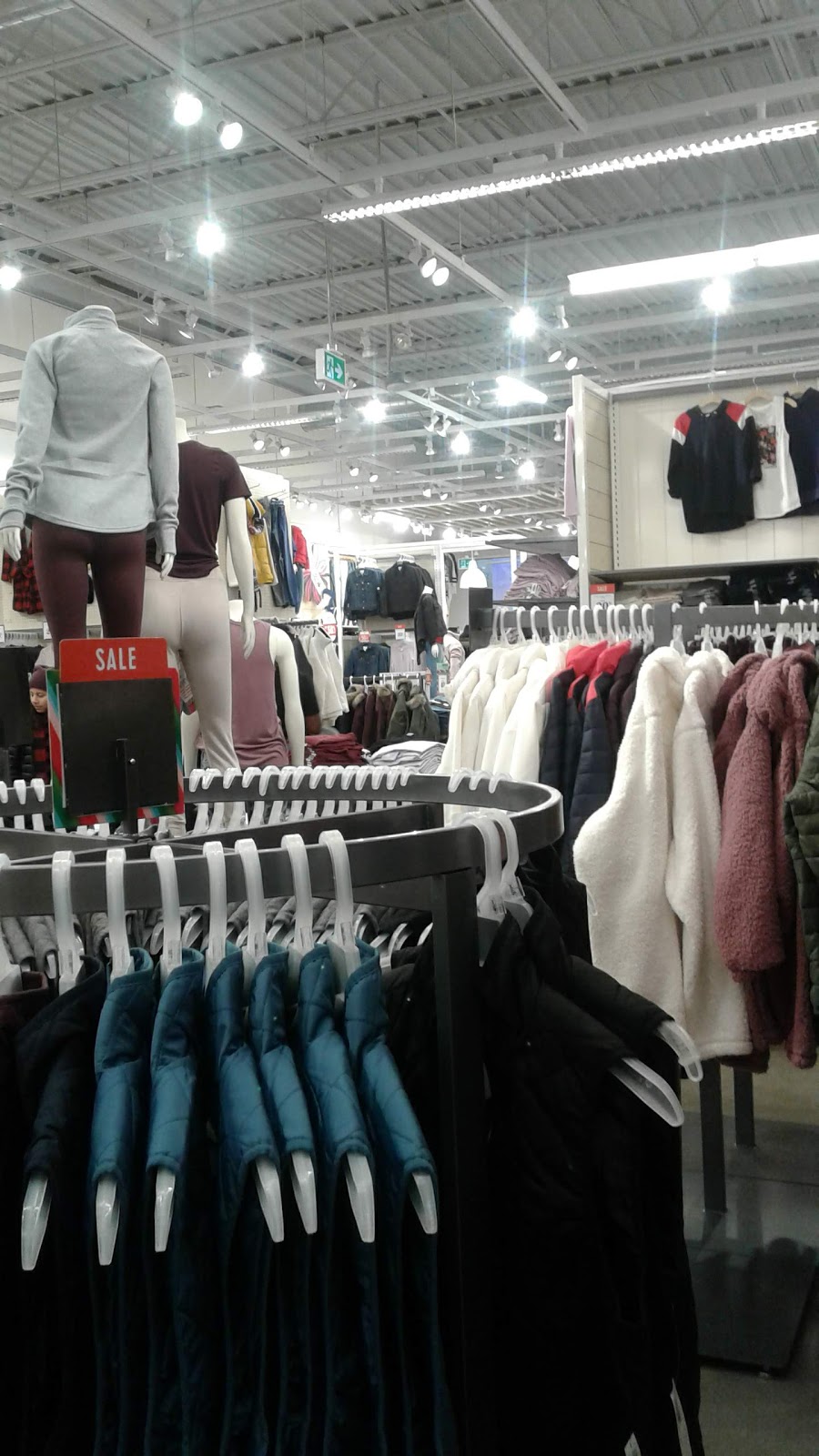 Old Navy | 9350 Yonge St Space Y013, Richmond Hill, ON L4C 5G2, Canada | Phone: (905) 770-2951