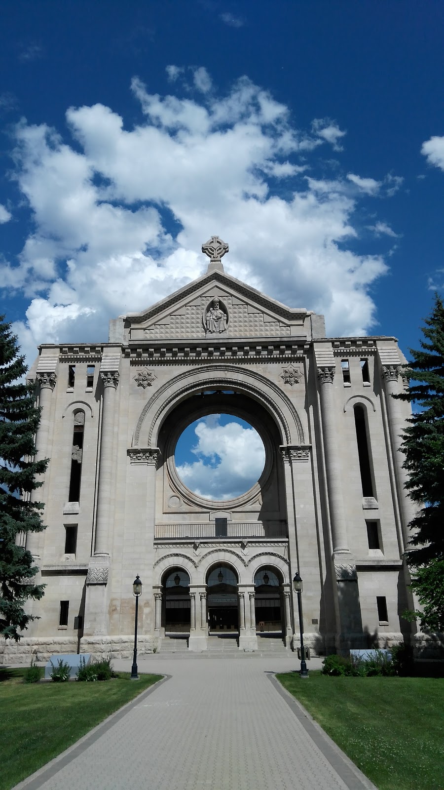 Saint Boniface Cathedral | 180 Avenue de la Cathedrale, Winnipeg, MB R2H 0H7, Canada | Phone: (204) 233-7304