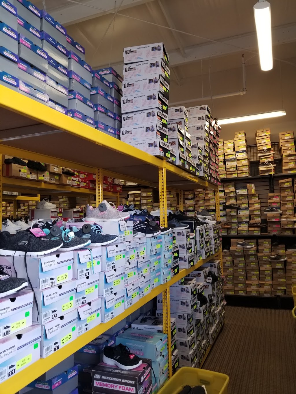 Brand Name Shoe Warehouse | 6604 Lundys Ln, Niagara Falls, ON L2G 1V2, Canada | Phone: (905) 356-0756