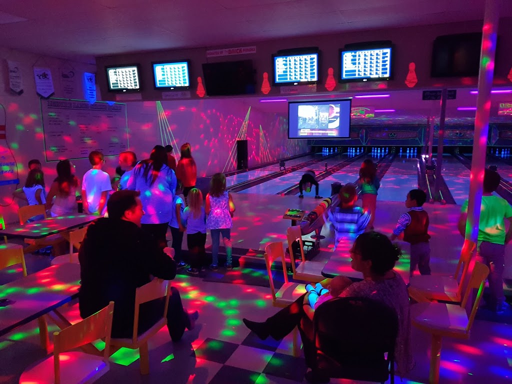 Leisure Lanes Bowling Centre | 4812 50 St, Ponoka, AB T4J 1R7, Canada | Phone: (403) 783-4515