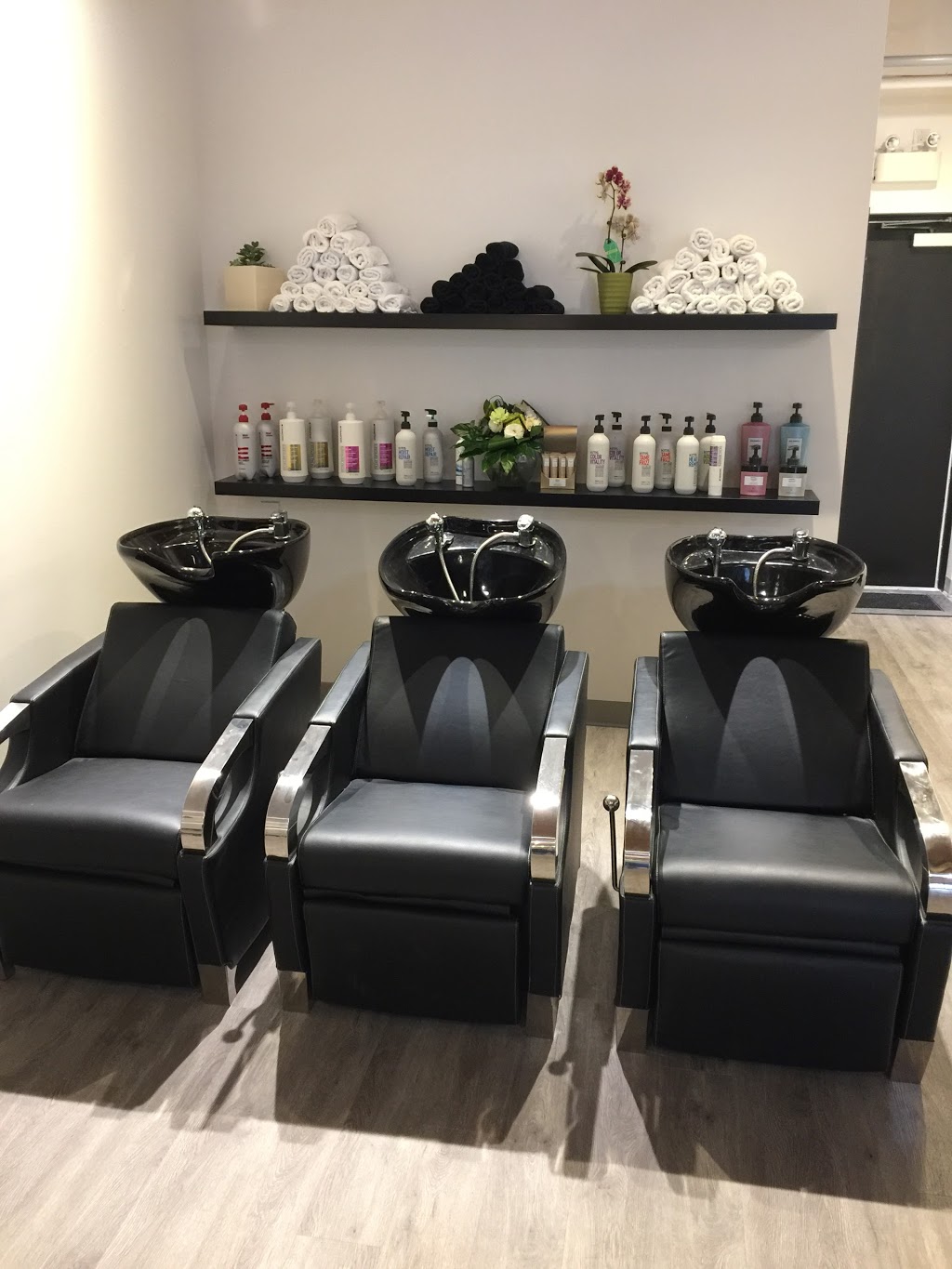 Hypnotyc Hair Lounge | 1627 Niagara Stone Rd Box 1100, Virgil, ON L0S 1T0, Canada | Phone: (905) 468-4888