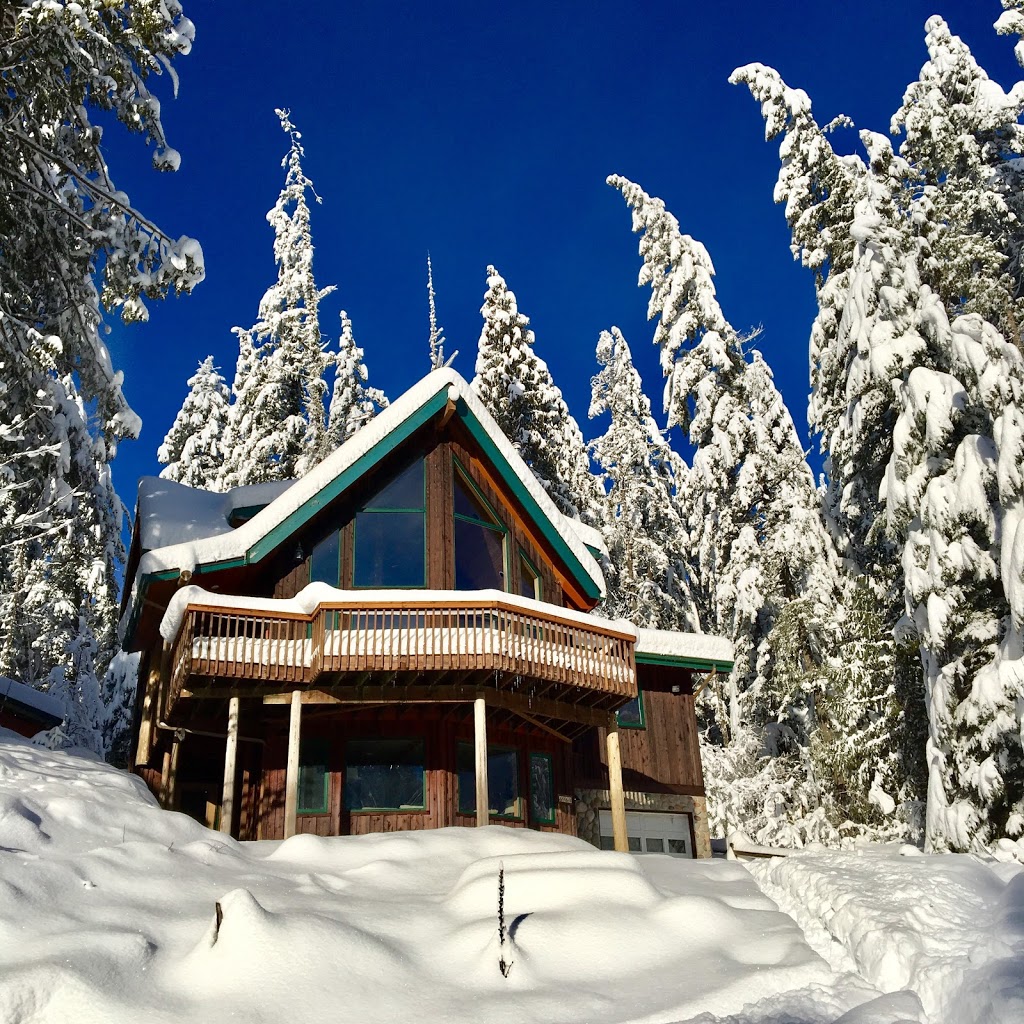 Luxury Getaways | 9989 Mt Baker Hwy, Deming, WA 98244, USA | Phone: (360) 398-9590