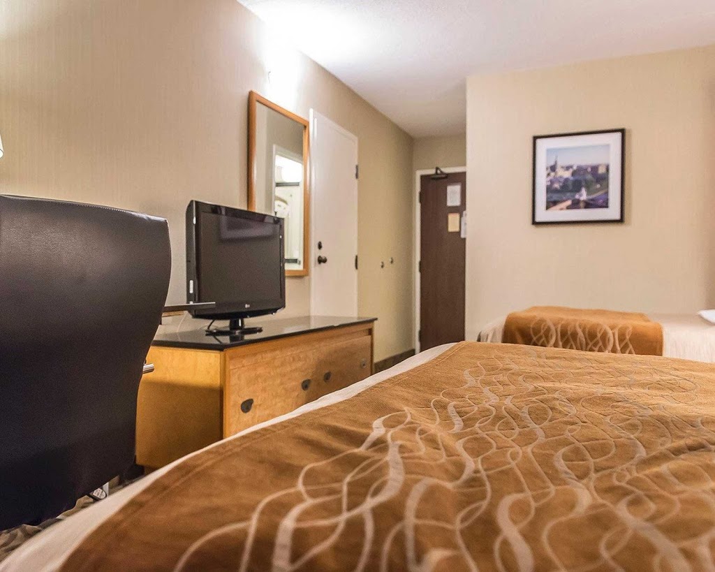 Comfort Inn Kingston Hwy. 401 | 55 Warne Crescent, Kingston, ON K7K 6Z5, Canada | Phone: (613) 546-9500