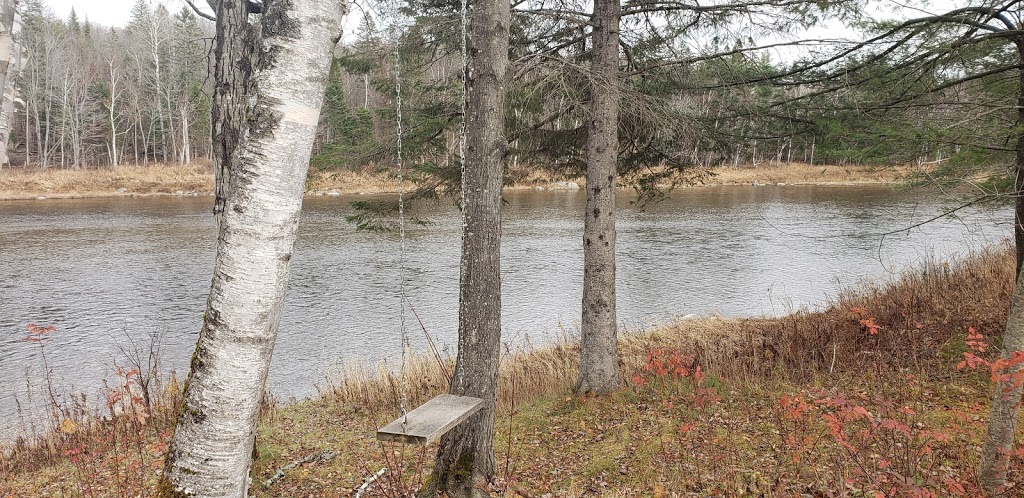 chalet de la rivière | 300 Chemin du Domaine, Saint-Ludger, QC G0M 1W0, Canada | Phone: (418) 209-7321