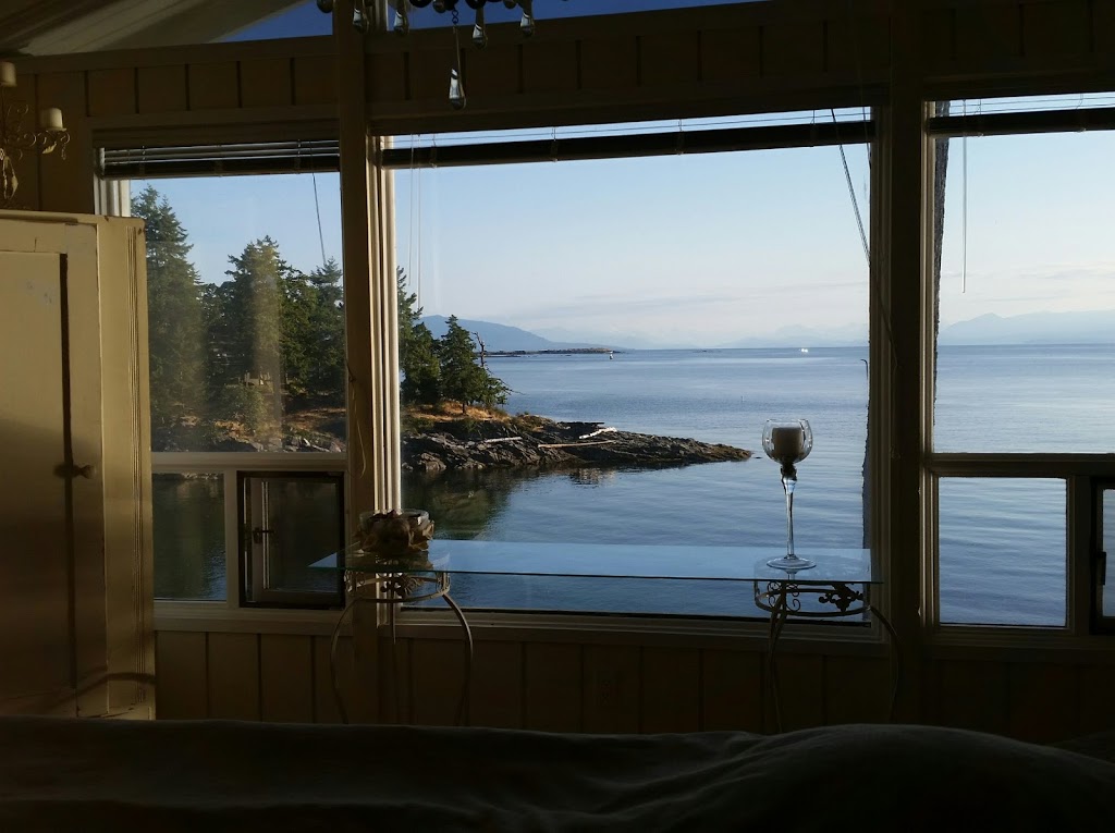 Dolphin Beach Oceanfront Cottage | 3617 Dolphin Dr, Nanoose Bay, BC V9P 9H2, Canada | Phone: (604) 928-8830