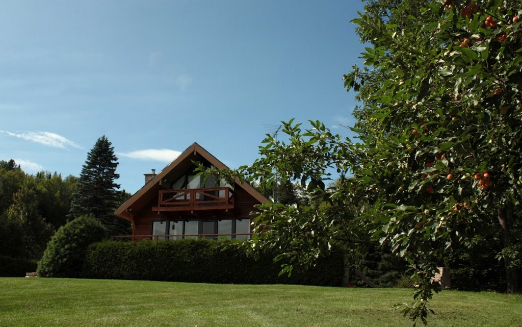 Chalet La Maison dAntoine | 100 Avenue Arbour, Sainte-Béatrix, QC J0K 1Y0, Canada | Phone: (450) 867-1992