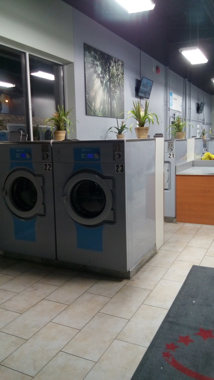 Star Coin Laundry | 6210 Finch Ave W, Etobicoke, ON M9V 0A1, Canada | Phone: (416) 844-8468