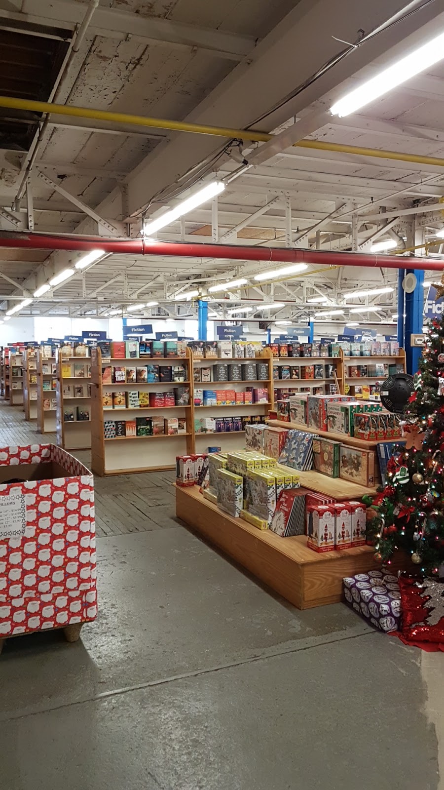 Book Outlet Store | 340 Welland Ave, St. Catharines, ON L2R 7L9, Canada | Phone: (905) 641-4581