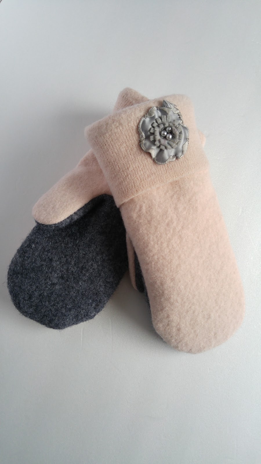 Cozy Mitts by Lorraine | 9910 Morning Glory Rd, Pefferlaw, ON L0E 1N0, Canada | Phone: (416) 708-4247