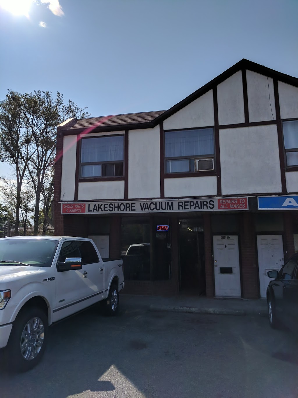 Lakeshore Vacuum Repair | 3819 Lake Shore Blvd W, Etobicoke, ON M8W 1R2, Canada | Phone: (416) 251-9341