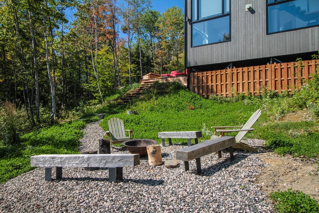 Chalet Equinox | 17 Chemin Gabrielle Roy, Petite-Rivière-Saint-François, QC G0A 2L0, Canada | Phone: (833) 354-6659