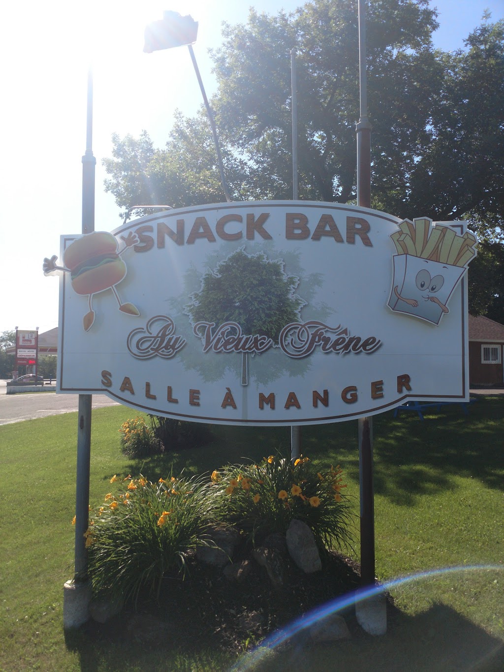 Snack Bar Au Vieux Frene | 14630 Route Arthur Sauvé, Mirabel, QC J7N 2C1, Canada | Phone: (450) 258-2851