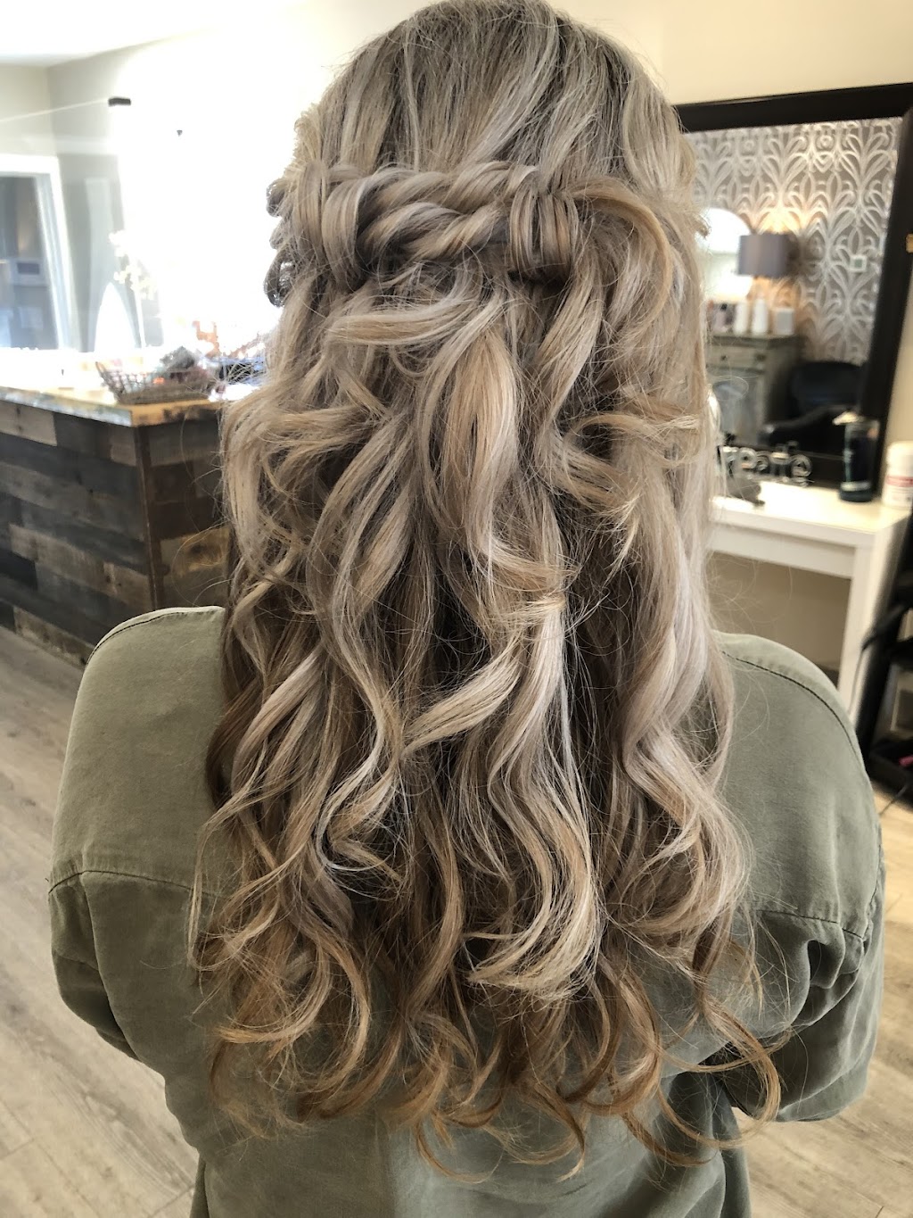 Tangled the Salon | 113 Charing Cross St, Brantford, ON N3R 2H8, Canada | Phone: (519) 771-8471