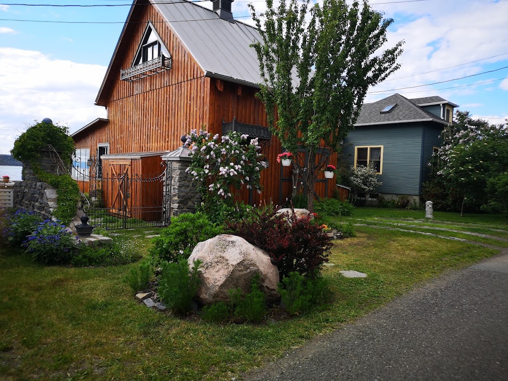 Auberge Foin de Mer | 85 Av. LeBlanc, Kamouraska, QC G0L 1M0, Canada | Phone: (418) 492-7081