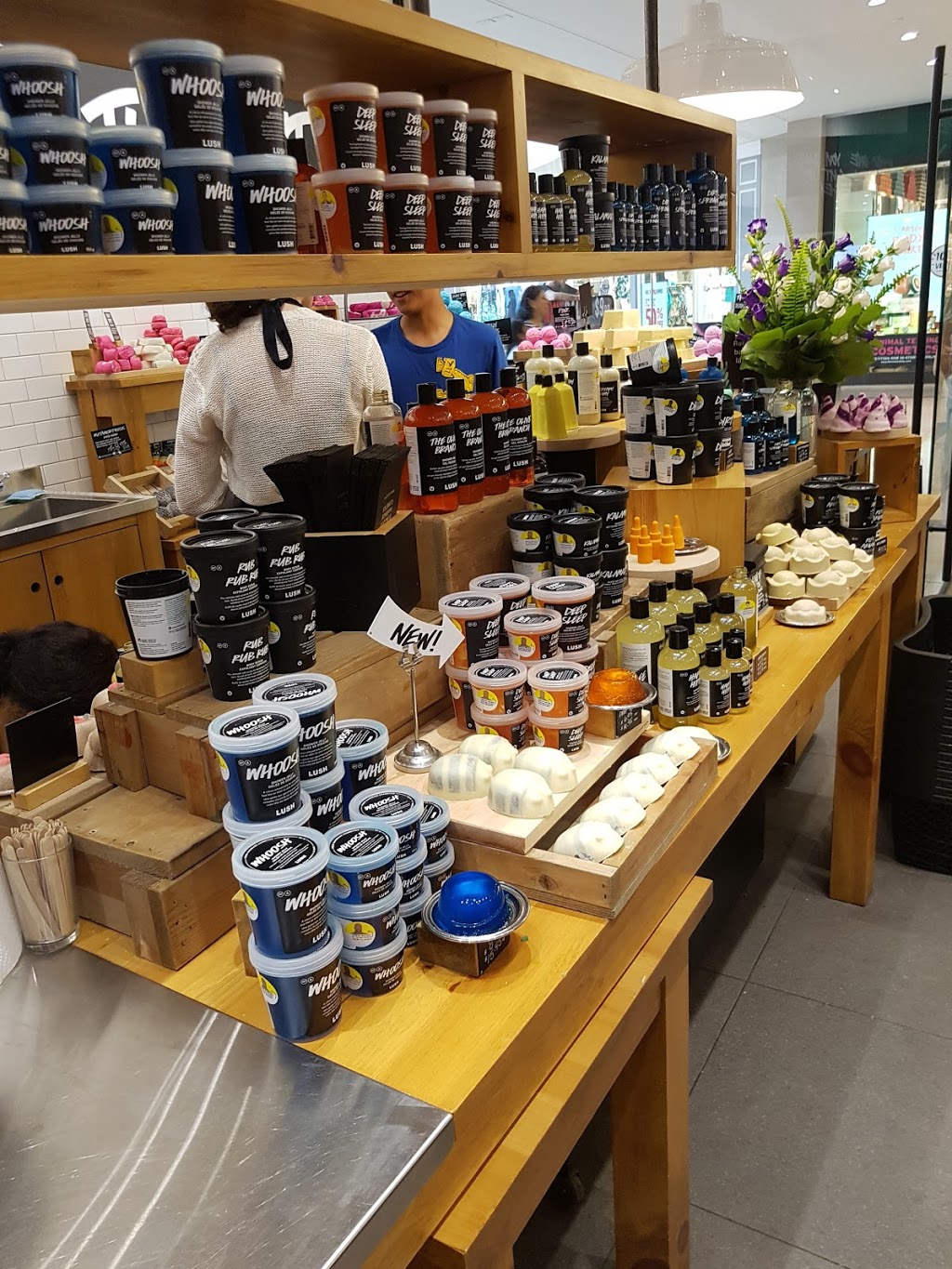 LUSH | 25 The West Mall, Etobicoke, ON M9C 1B8, Canada | Phone: (416) 695-1730