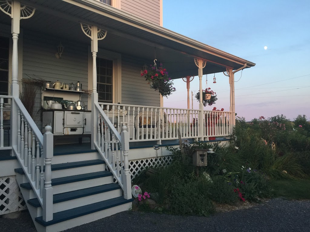 Gîte La Galerie Den Avant Bed & Breakfast | 2493 Concession Rd 19, Casselman, ON K0A 1M0, Canada | Phone: (613) 764-5547