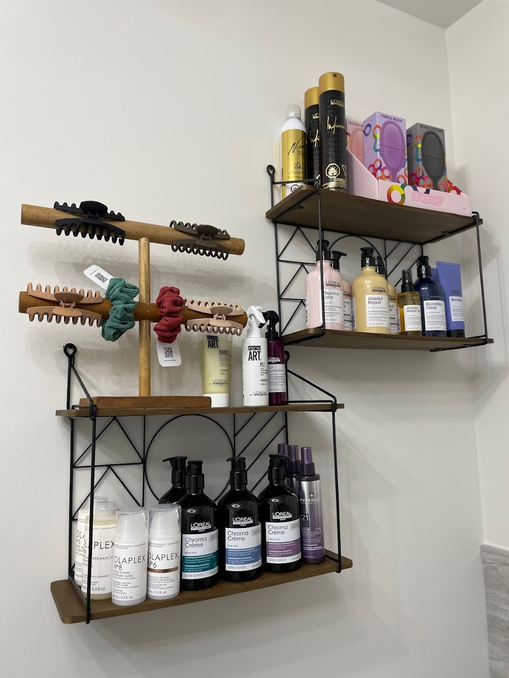 Lazio Hair Salon | 33 Clear Spring Ave, Georgina, ON L4P 0H7, Canada | Phone: (647) 233-7035