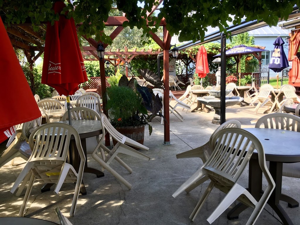 Terrasse chez Donat | 190 Rue Laurent, Saint-Jean-de-Matha, QC J0K 2S0, Canada | Phone: (450) 886-2519