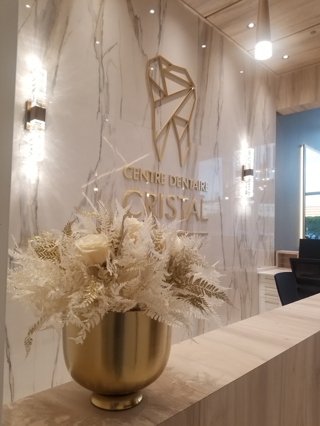 Centre Dentaire Cristal | 2131 Rue Yvette-Brillon, Montréal, QC H4N 0E3, Canada | Phone: (514) 333-0444