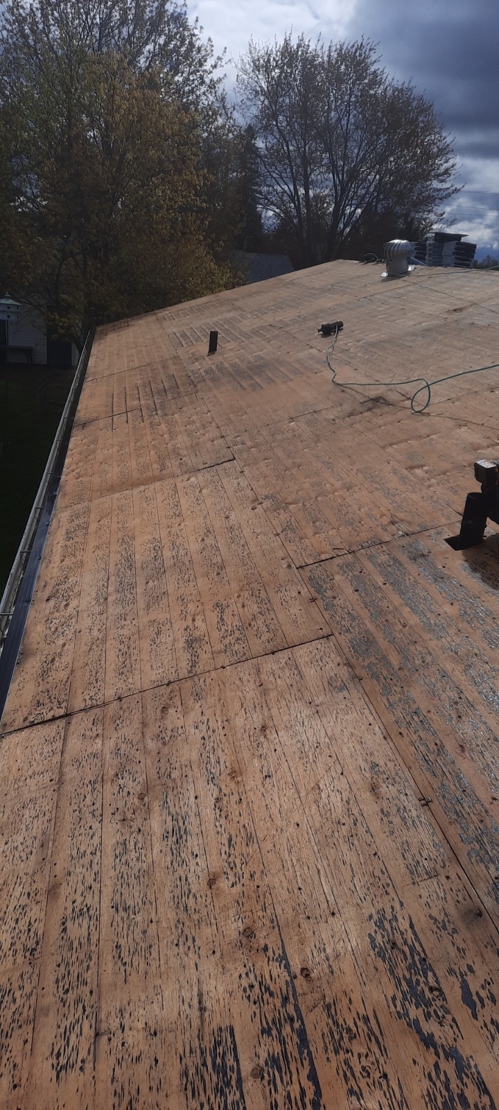 On point roofing Inc | 17 Activa Ave, Kitchener, ON N2E 3R3, Canada | Phone: (226) 898-4247