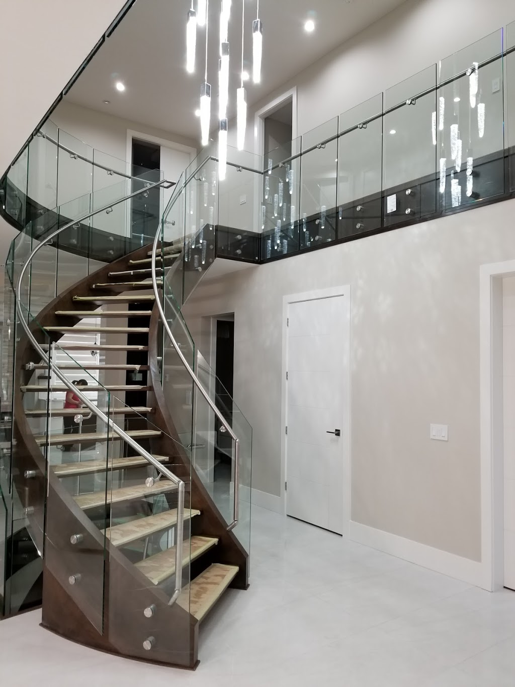 Fine Glass & Shower Doors | 8136 130 St #105, Surrey, BC V3W 8J9, Canada | Phone: (604) 716-1734