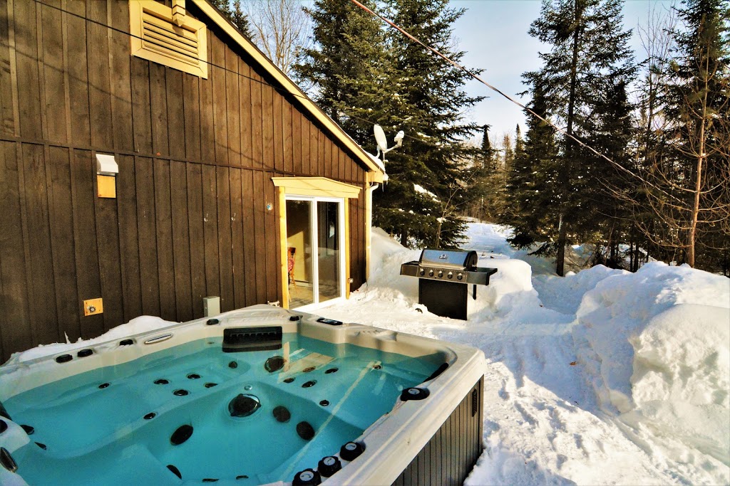 Chalet Spa La Hutte | 2208-B QC-125, Notre-Dame-de-la-Merci, QC J0T 2A0, Canada | Phone: (877) 560-8060