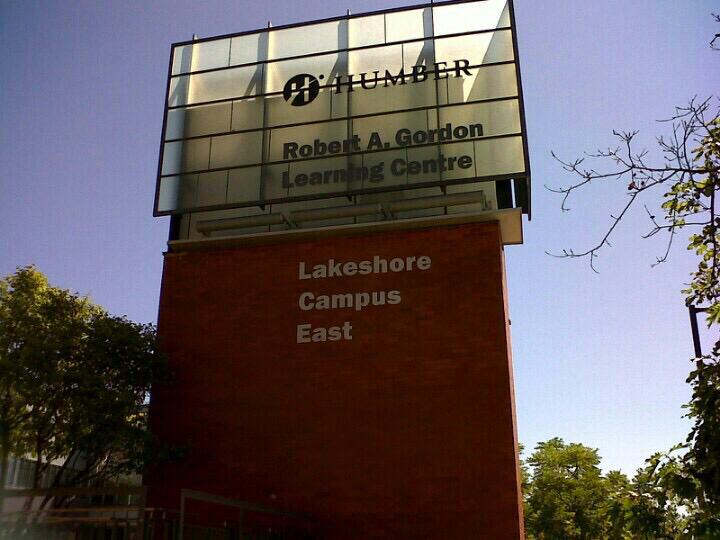 Lakeshore Lodge | 3197 Lake Shore Blvd W, Etobicoke, ON M8V 3X5, Canada | Phone: (416) 392-9400