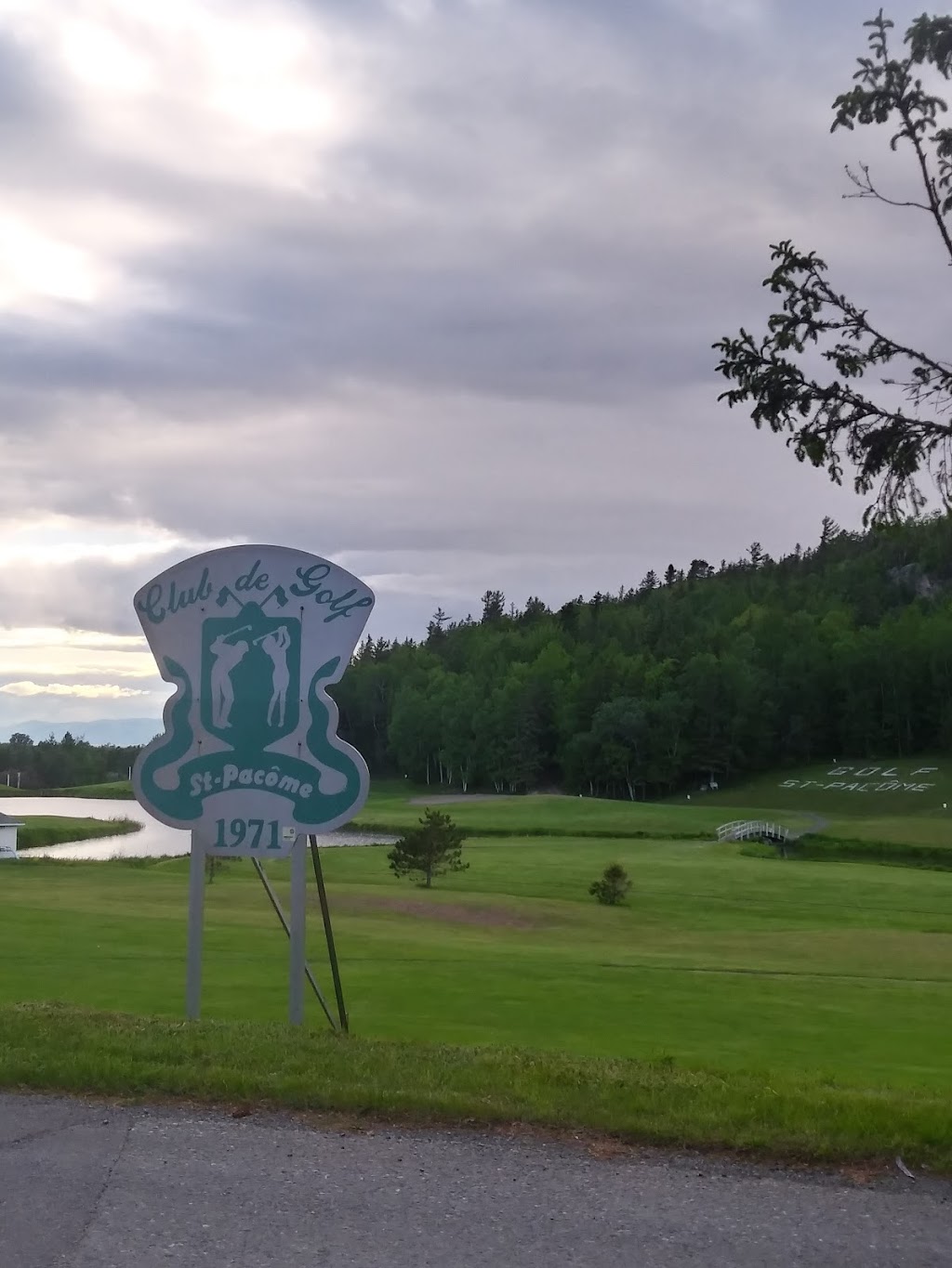 Club de Golf St-Pacome | 40 Rue de la Pruchière, Saint-Pacôme, QC G0L 3X0, Canada | Phone: (418) 852-2395