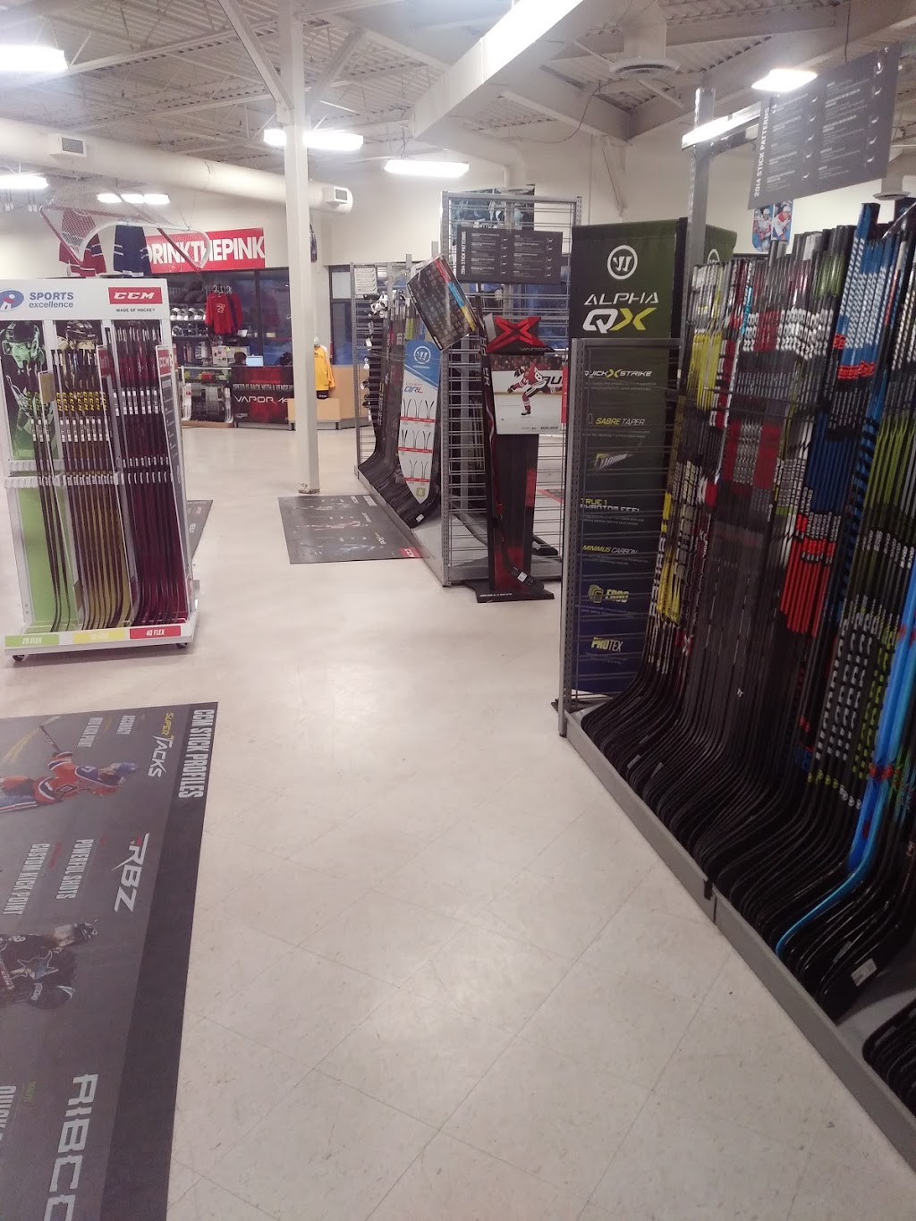 Peranis Hockey World | 1400 Upper James St, Hamilton, ON L9B 1K2, Canada | Phone: (905) 318-0382