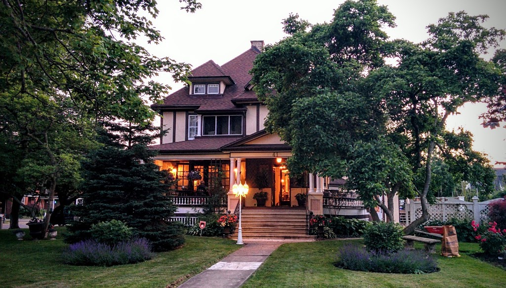 At Home Bed & Breakfast at the Rose Manor | 41 Frazer St, Welland, ON L3C 5B7, Canada | Phone: (905) 734-9972
