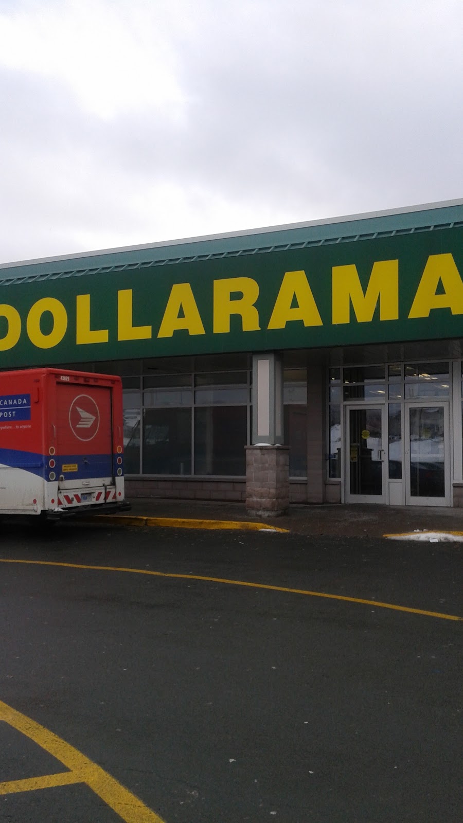 Dollarama | 16 Dentith Rd, Halifax, NS B3R 2H9, Canada | Phone: (902) 479-2465