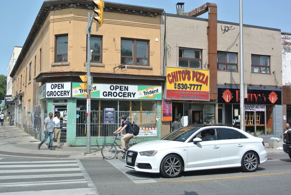 Chitos Pizza And Foods | 1308 Bloor St W, Toronto, ON M6H 1N7, Canada | Phone: (416) 530-7777